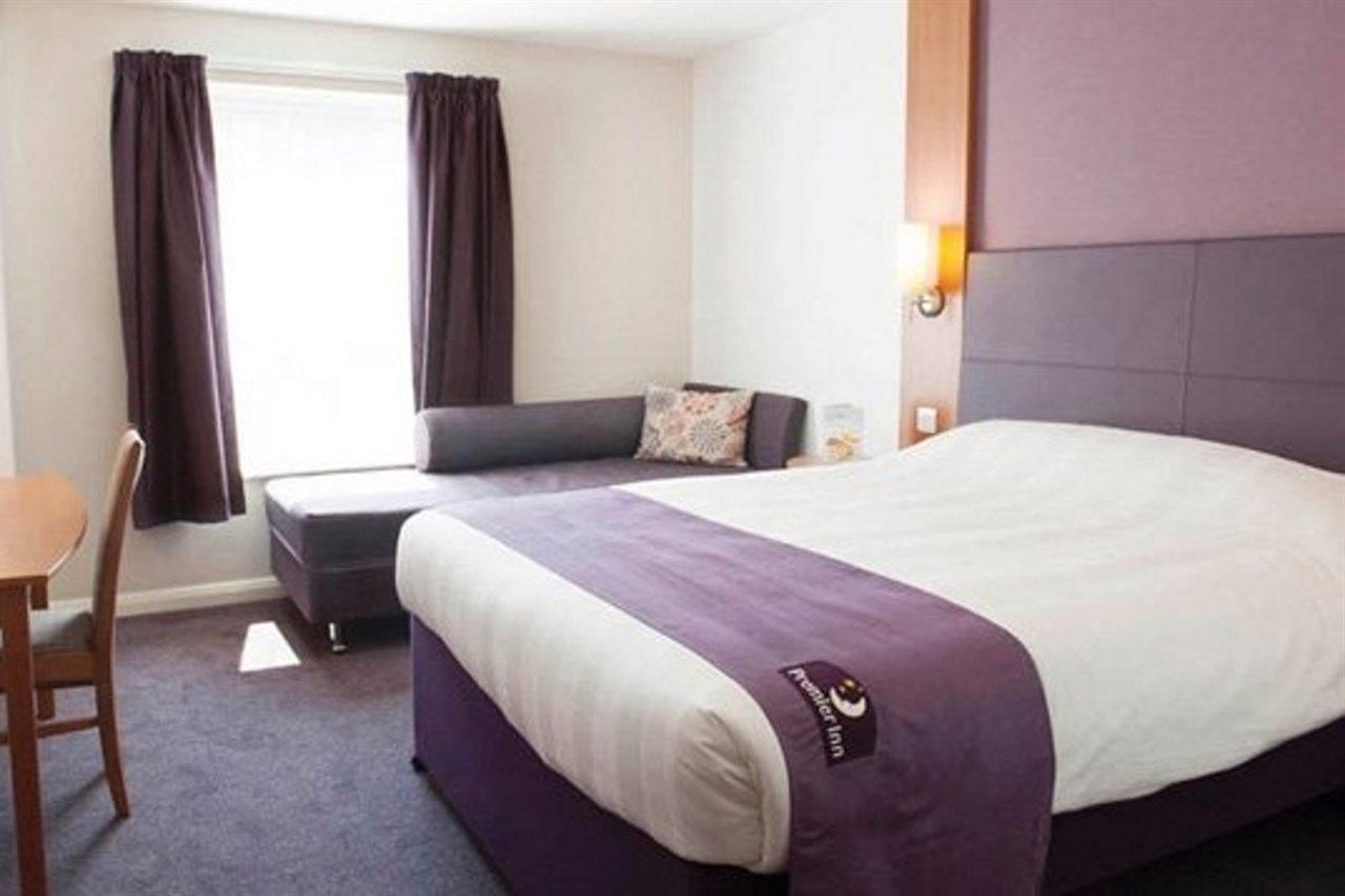 Premier Inn Guildford North - A3 Exterior photo