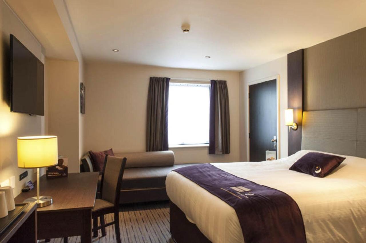 Premier Inn Guildford North - A3 Exterior photo
